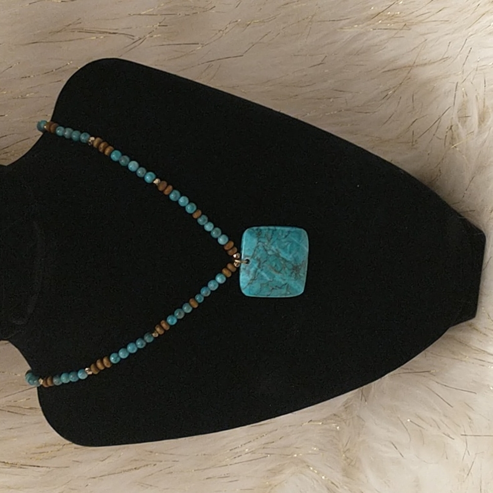 Ann Taylor Loft Necklace